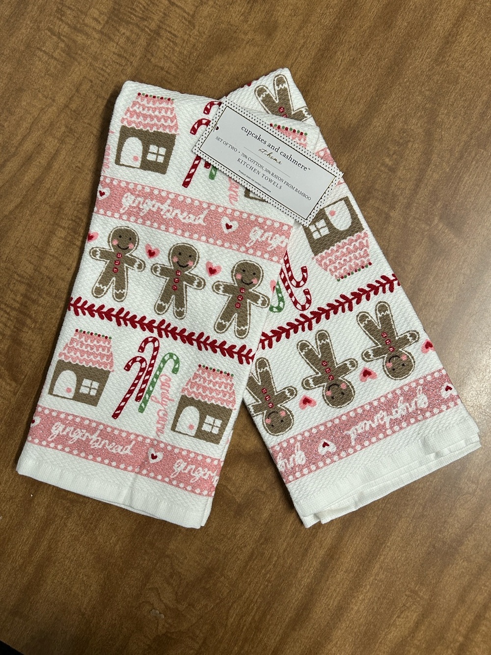 NWT Gingerbread Kitchen Towels Set of 2 Christmas Pink Cupcakes and Cashmere
